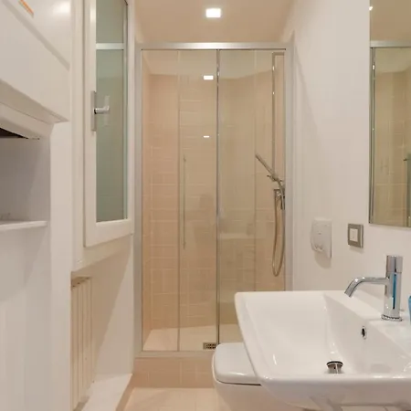 Joivy Bright 3-bedroom In Santa Margherita Apartment *