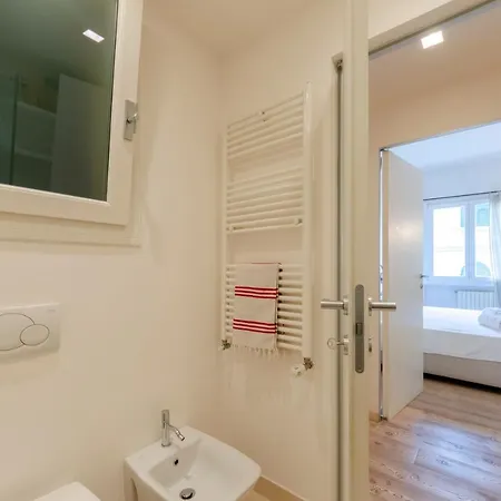 Joivy Bright 3-bedroom In Santa Margherita Apartment