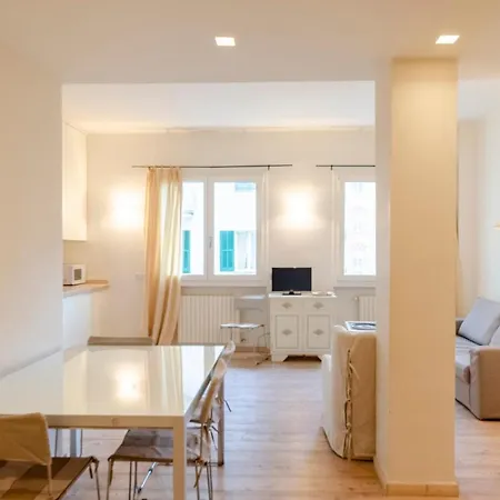 Joivy Bright 3-bedroom In Santa Margherita Apartman *